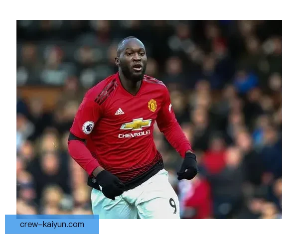 曼联战术体系解析：本赛季表现稳健，球队配合愈加默契，攻防转换频繁。